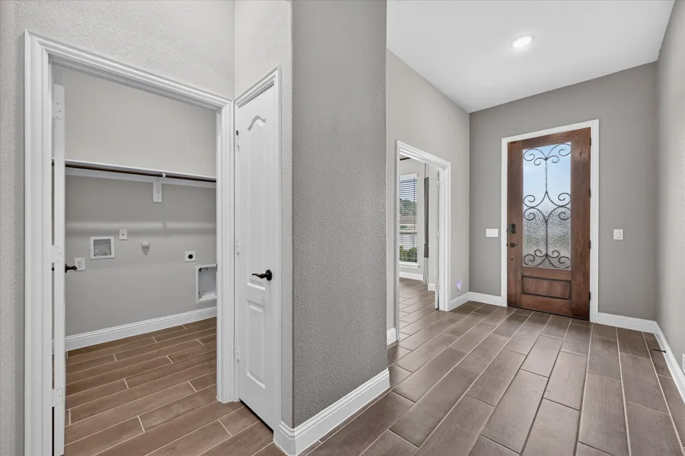 1941 Silverleaf Drive Glenn Heights, TX 75154