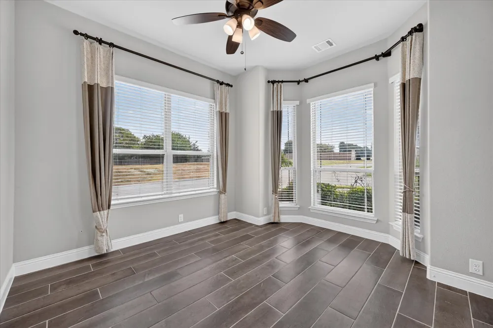 1941 Silverleaf Drive Glenn Heights, TX 75154