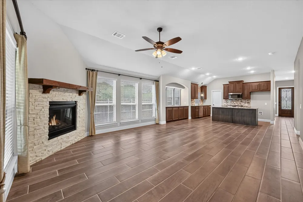 1941 Silverleaf Drive Glenn Heights, TX 75154