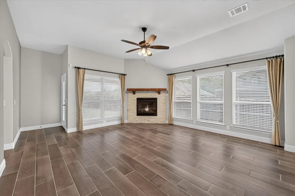 1941 Silverleaf Drive Glenn Heights, TX 75154