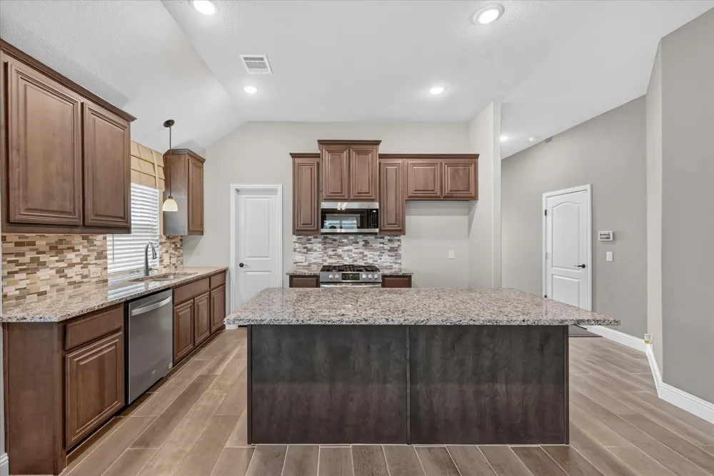 1941 Silverleaf Drive Glenn Heights, TX 75154