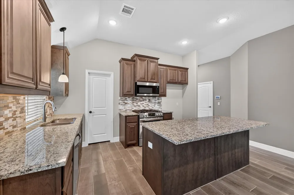 1941 Silverleaf Drive Glenn Heights, TX 75154