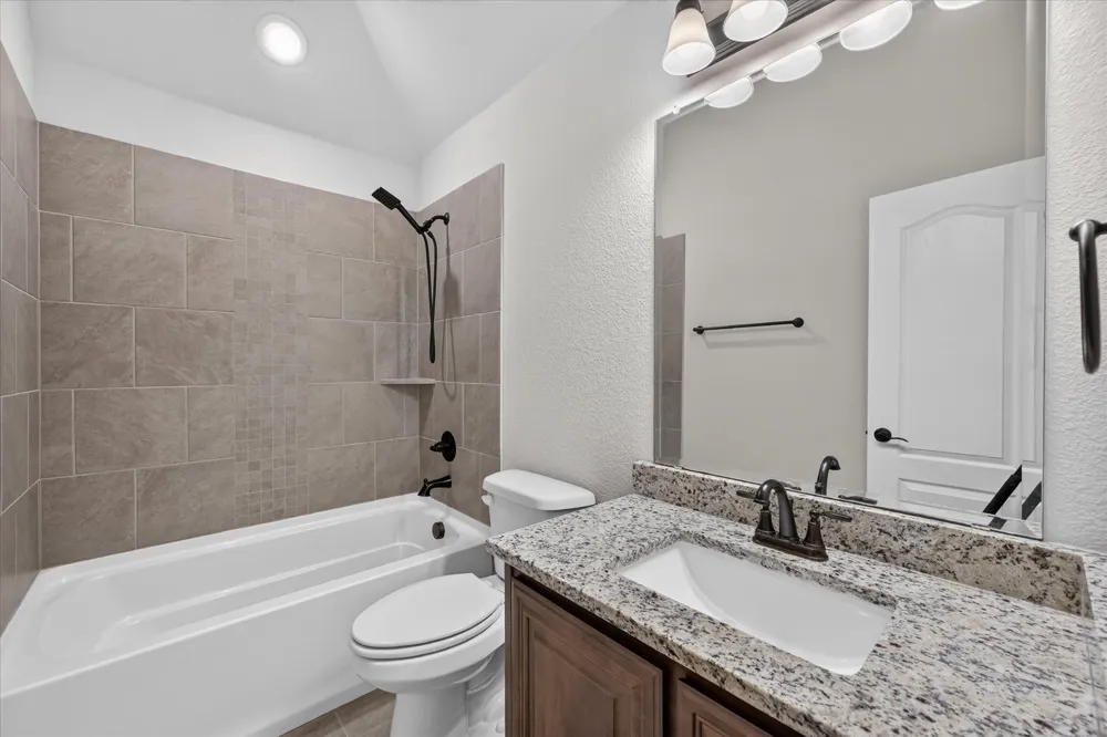 1941 Silverleaf Drive Glenn Heights, TX 75154