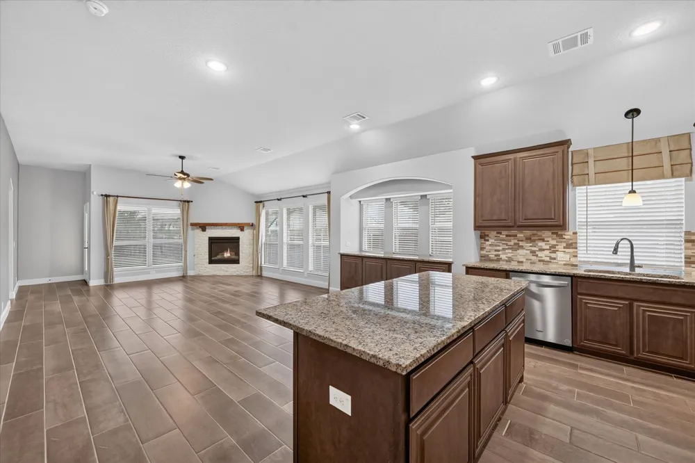 1941 Silverleaf Drive Glenn Heights, TX 75154