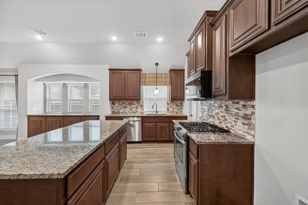 1941 Silverleaf Drive Glenn Heights, TX 75154