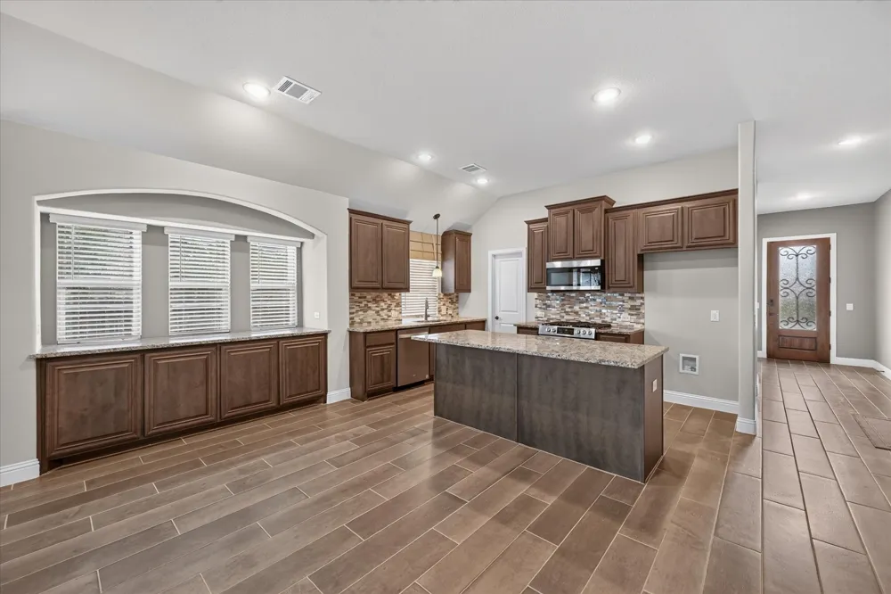 1941 Silverleaf Drive Glenn Heights, TX 75154