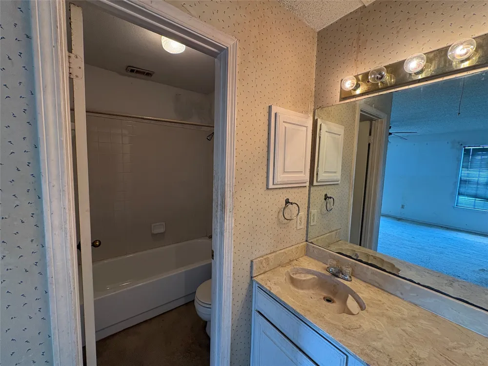 625 Manco Road #112 Lewisville, TX 75067
