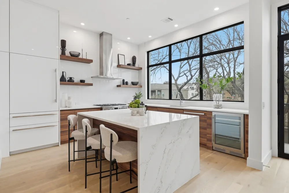 610 Oak Cliff Boulevard #305 Dallas, TX 75208