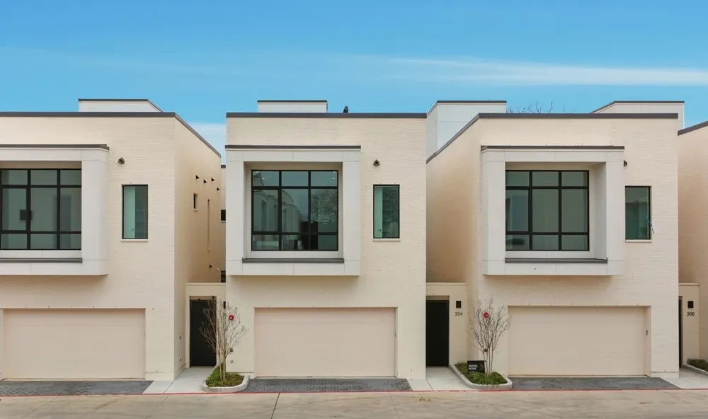 610 Oak Cliff Boulevard #305 Dallas, TX 75208