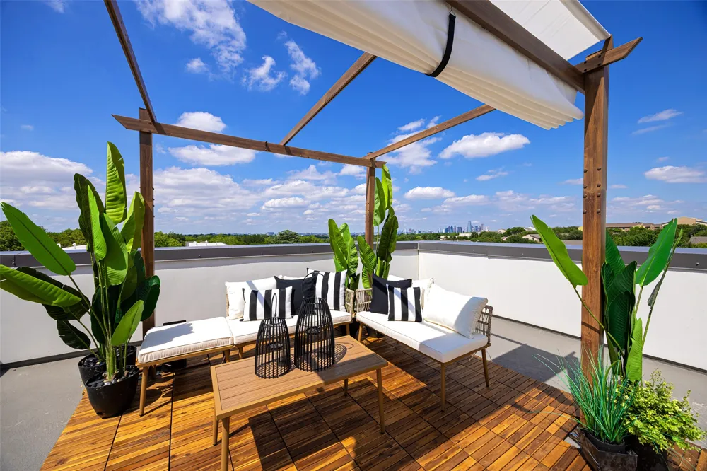 610 Oak Cliff Boulevard #305 Dallas, TX 75208