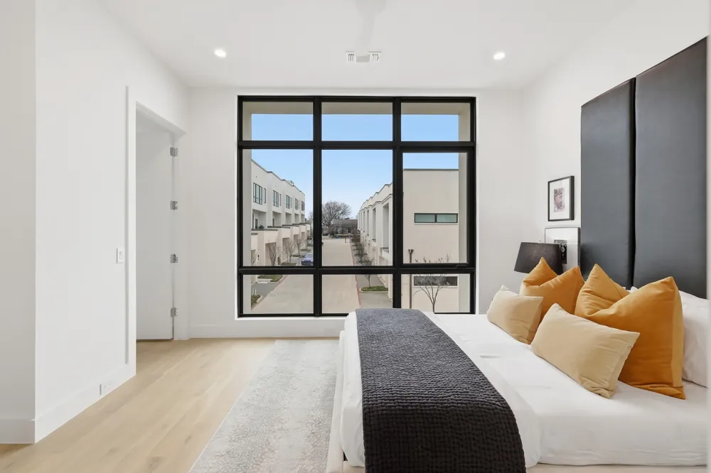 610 Oak Cliff Boulevard #305 Dallas, TX 75208