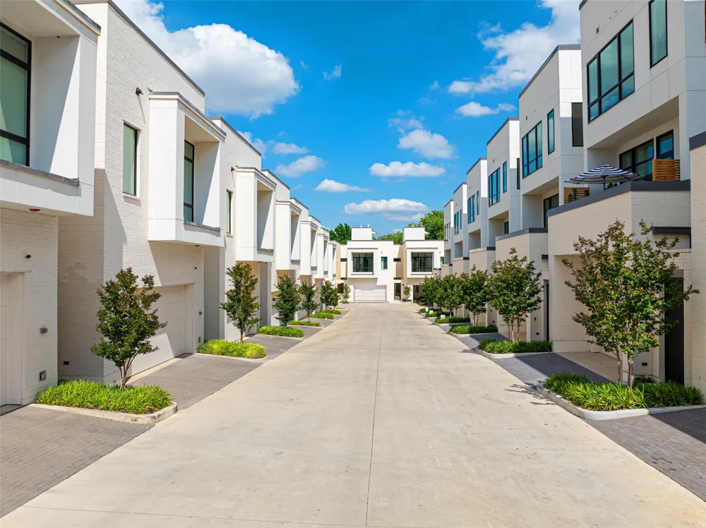 610 Oak Cliff Boulevard #305 Dallas, TX 75208