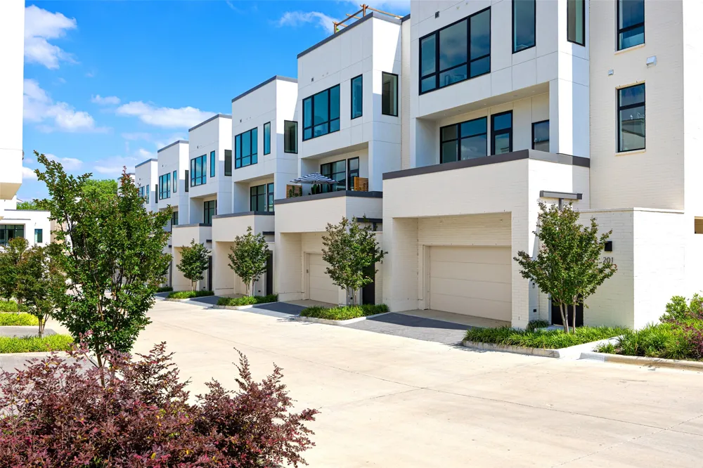 610 Oak Cliff Boulevard #305 Dallas, TX 75208