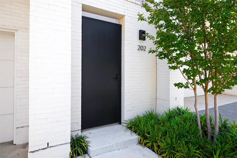 610 Oak Cliff Boulevard #305 Dallas, TX 75208