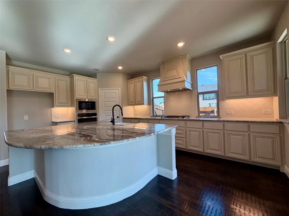 390 Devonshire Drive Greenville, TX 75401