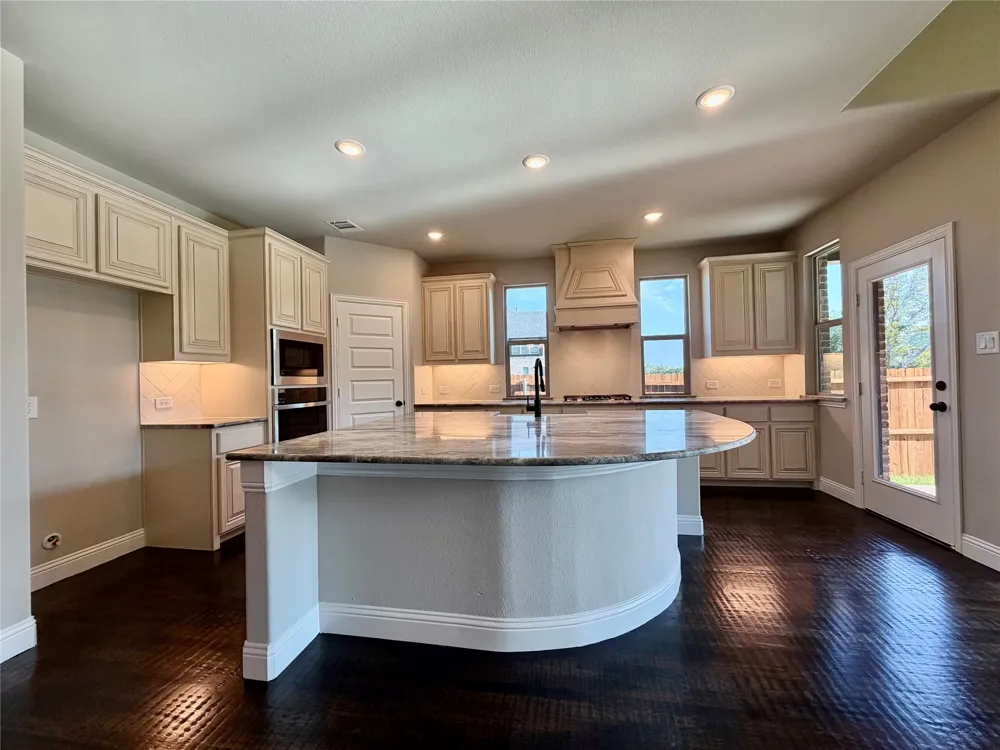 390 Devonshire Drive Greenville, TX 75401