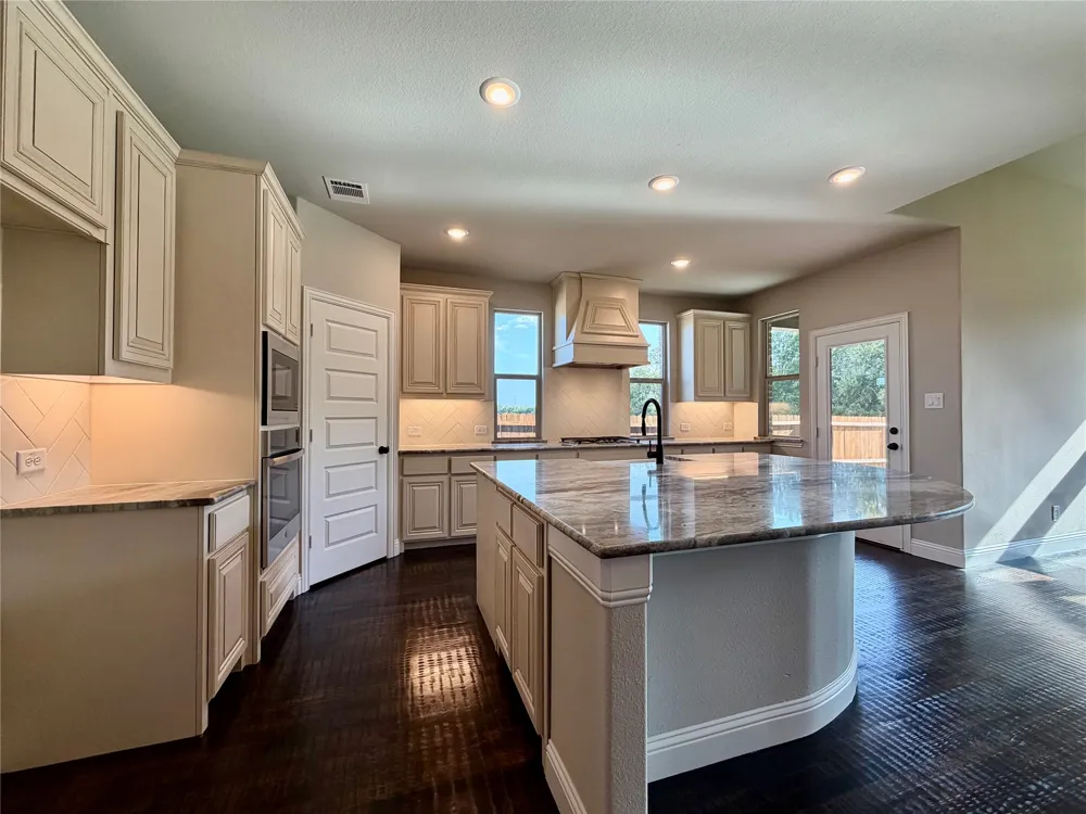 390 Devonshire Drive Greenville, TX 75401