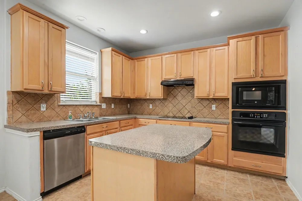 10800 Emerald Park Lane Fort Worth, TX 76052