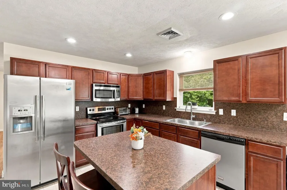 152 GRANITE ROAD Long Pond, PA 18334