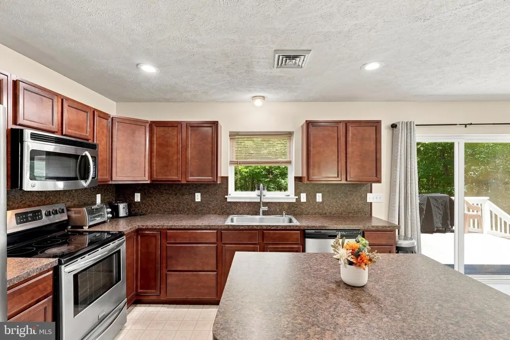 152 GRANITE ROAD Long Pond, PA 18334