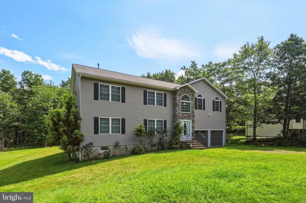 152 GRANITE ROAD Long Pond, PA 18334