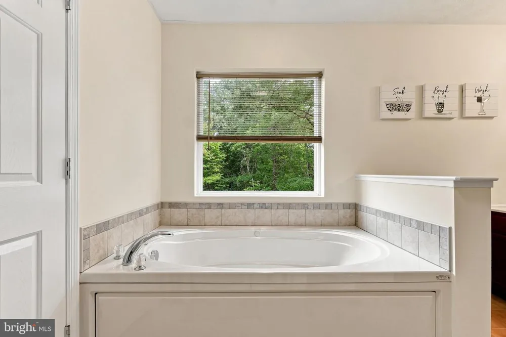 152 GRANITE ROAD Long Pond, PA 18334