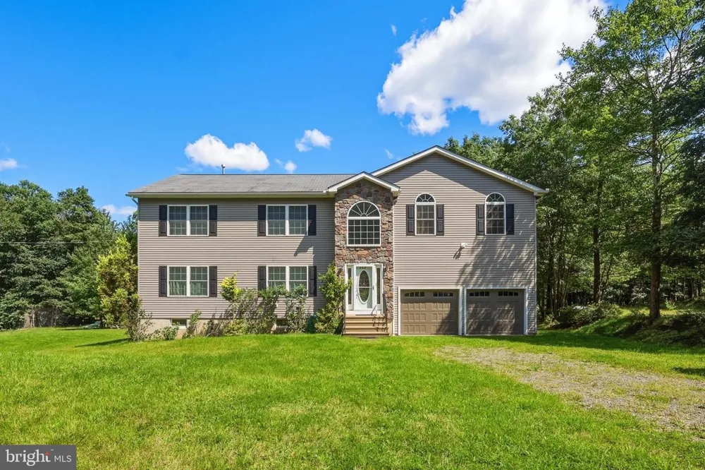 152 GRANITE ROAD Long Pond, PA 18334
