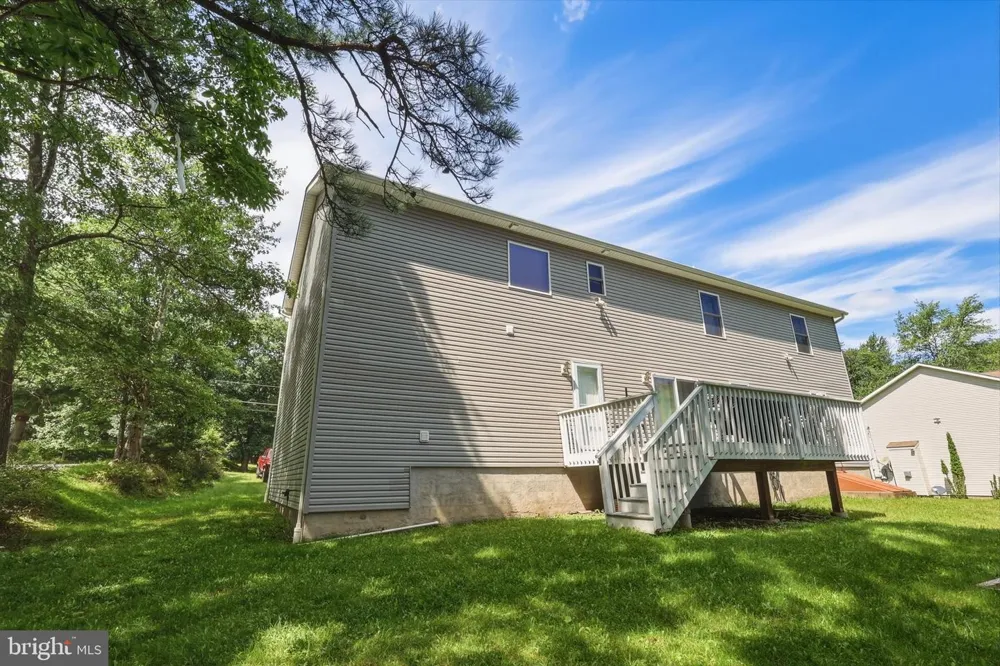 152 GRANITE ROAD Long Pond, PA 18334