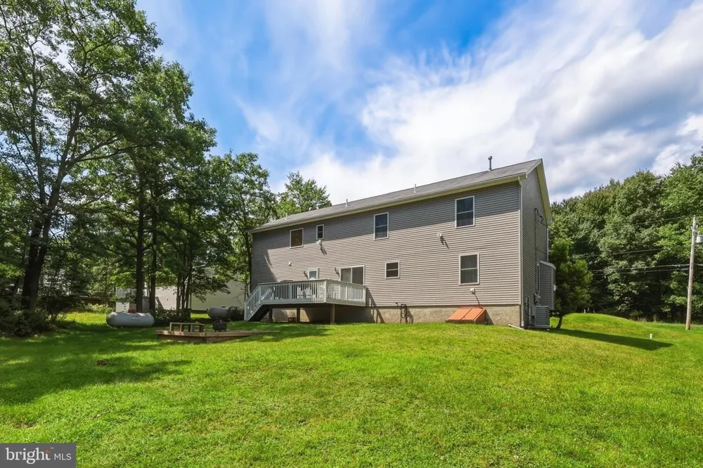 152 GRANITE ROAD Long Pond, PA 18334