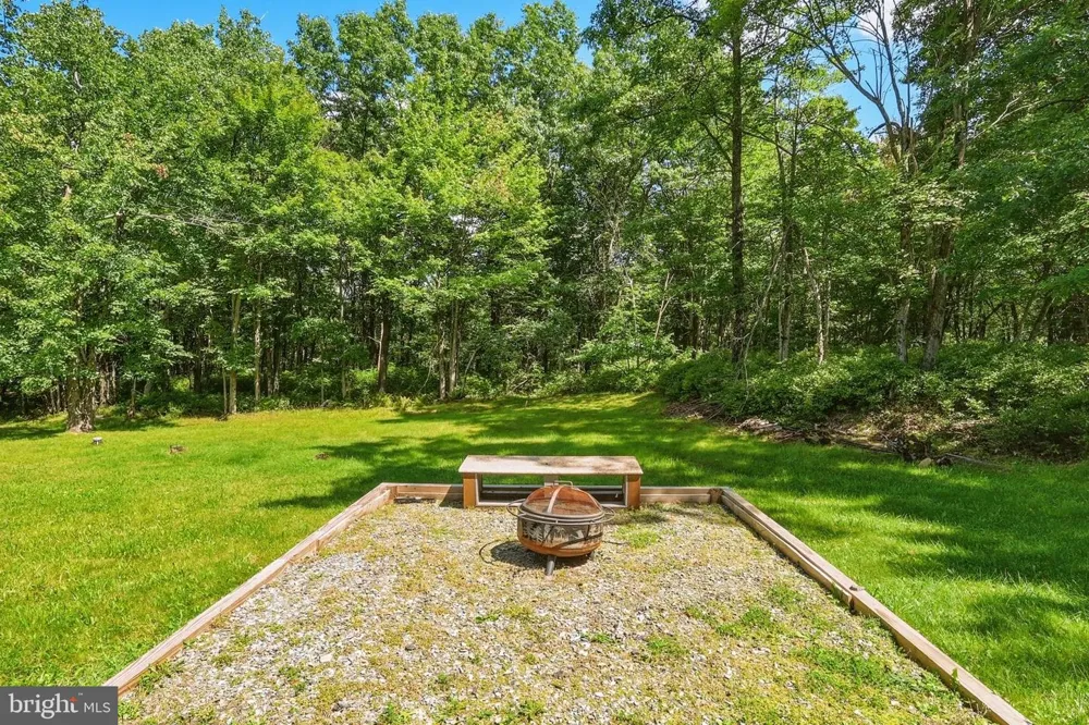152 GRANITE ROAD Long Pond, PA 18334
