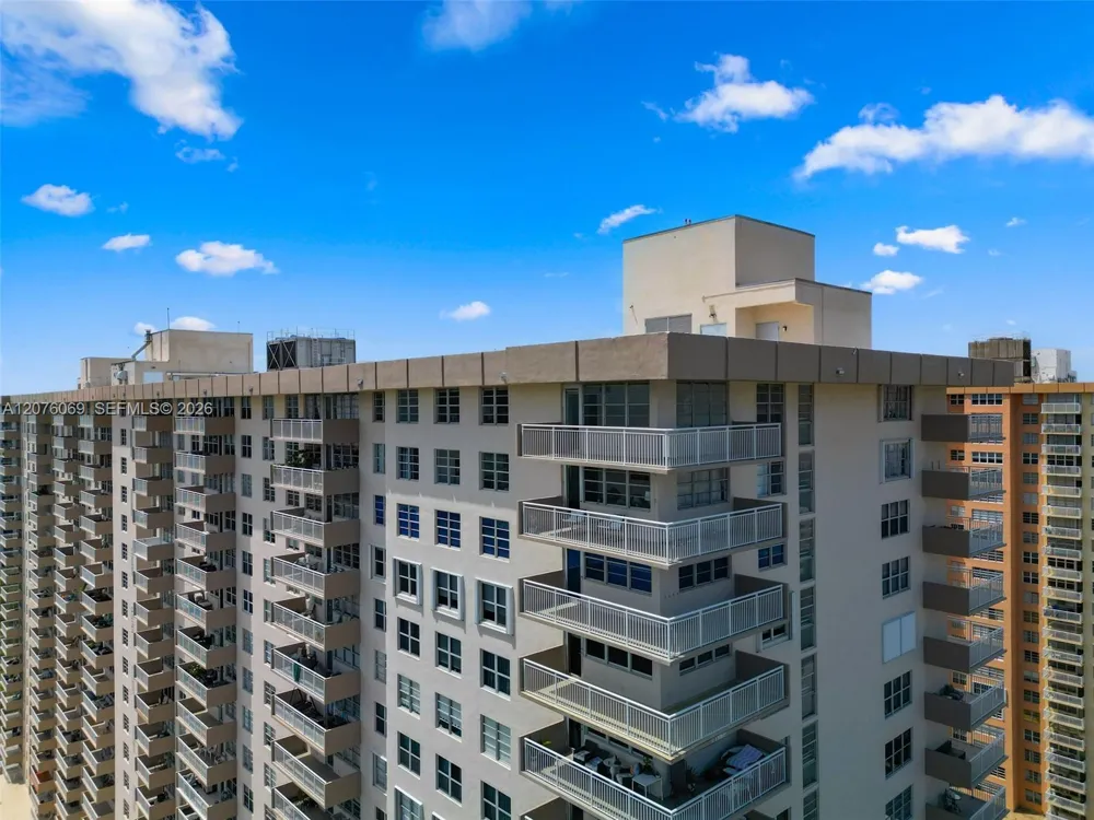 250 174th St #2304 Sunny Isles Beach, FL 33160