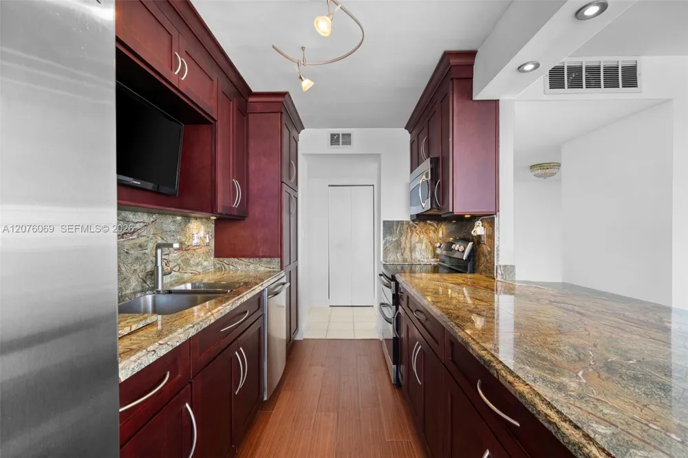 250 174th St #2304 Sunny Isles Beach, FL 33160