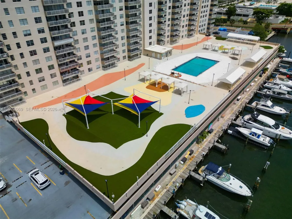 250 174th St #2304 Sunny Isles Beach, FL 33160
