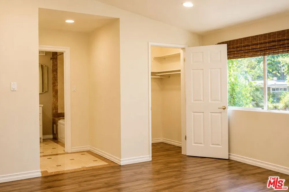 23018 Bigler Street Woodland Hills, CA 91364