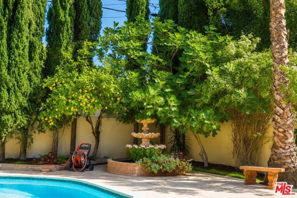 23018 Bigler Street Woodland Hills, CA 91364