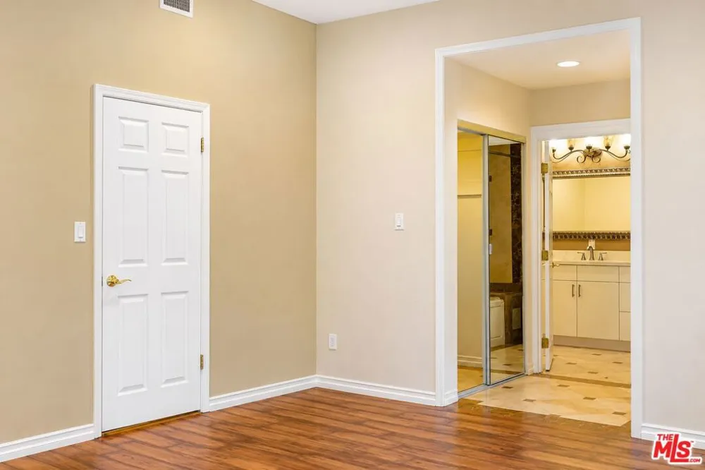 23018 Bigler Street Woodland Hills, CA 91364
