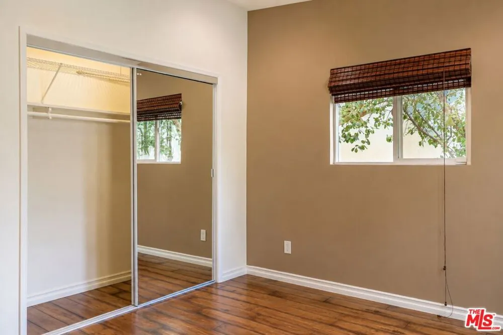 23018 Bigler Street Woodland Hills, CA 91364