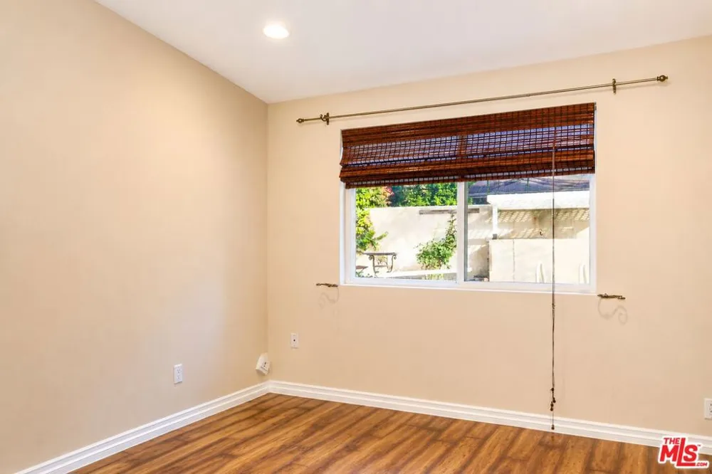23018 Bigler Street Woodland Hills, CA 91364