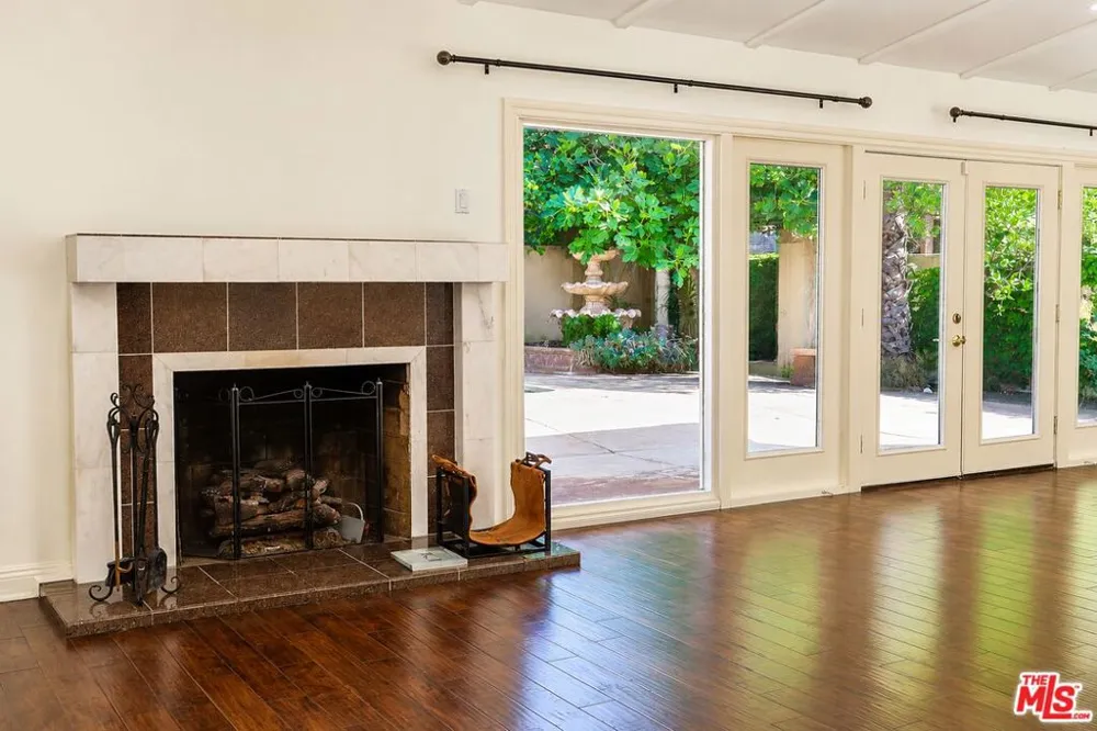 23018 Bigler Street Woodland Hills, CA 91364
