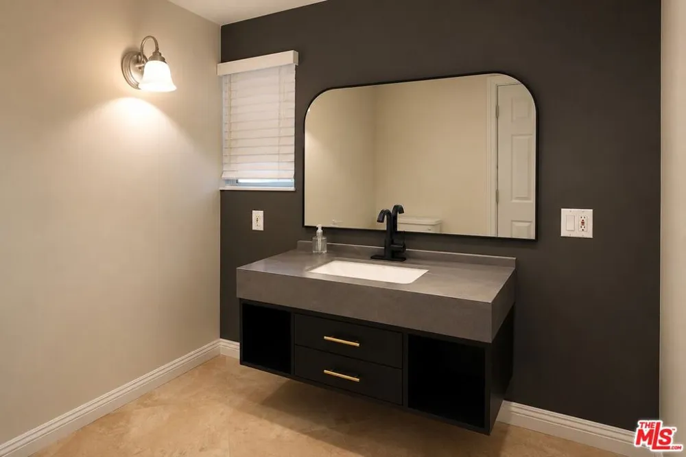 23018 Bigler Street Woodland Hills, CA 91364