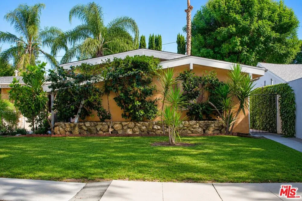 23018 Bigler Street Woodland Hills, CA 91364