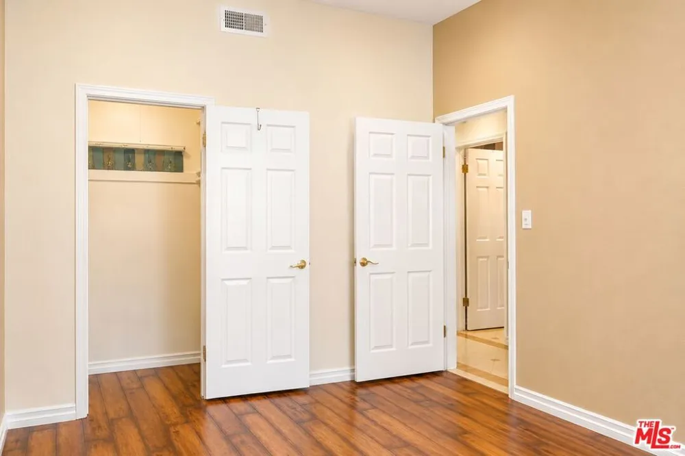 23018 Bigler Street Woodland Hills, CA 91364