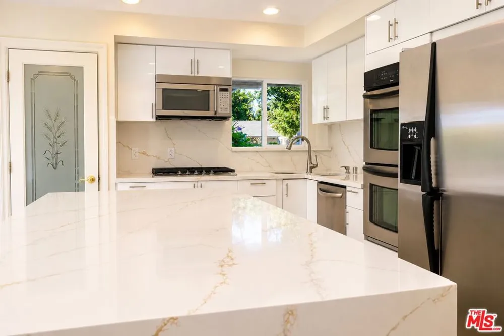 23018 Bigler Street Woodland Hills, CA 91364