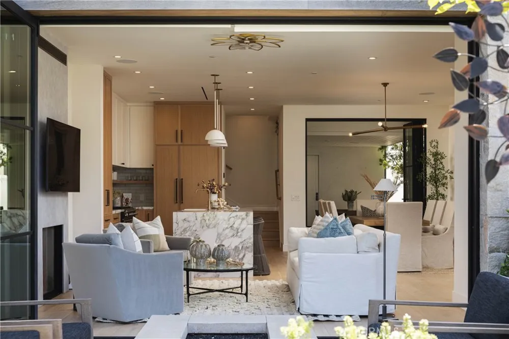 506 Goldenrod Ave Corona del Mar, CA 92625