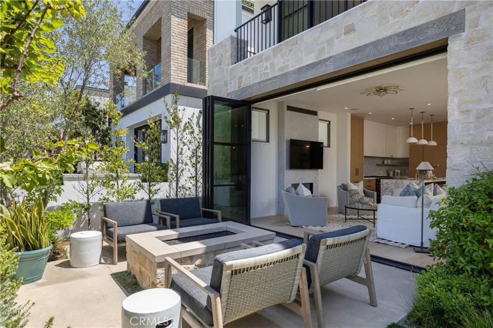 506 Goldenrod Ave Corona del Mar, CA 92625