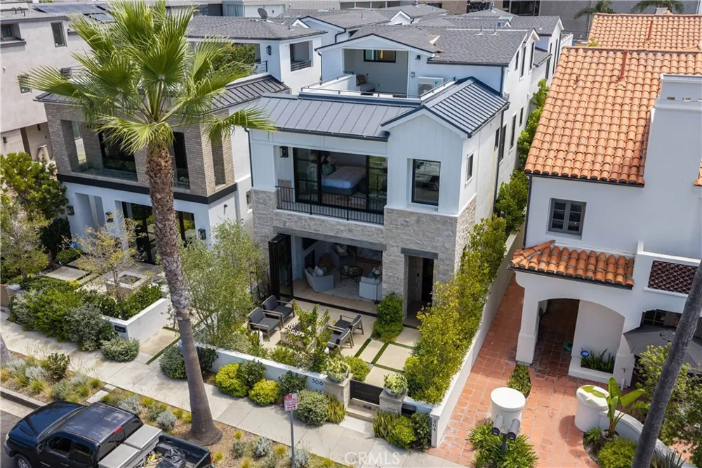 506 Goldenrod Ave Corona del Mar, CA 92625