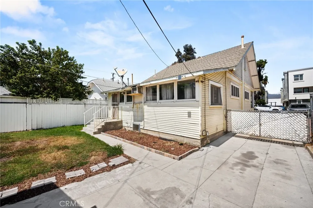 168 W Orange Street Covina, CA 91723