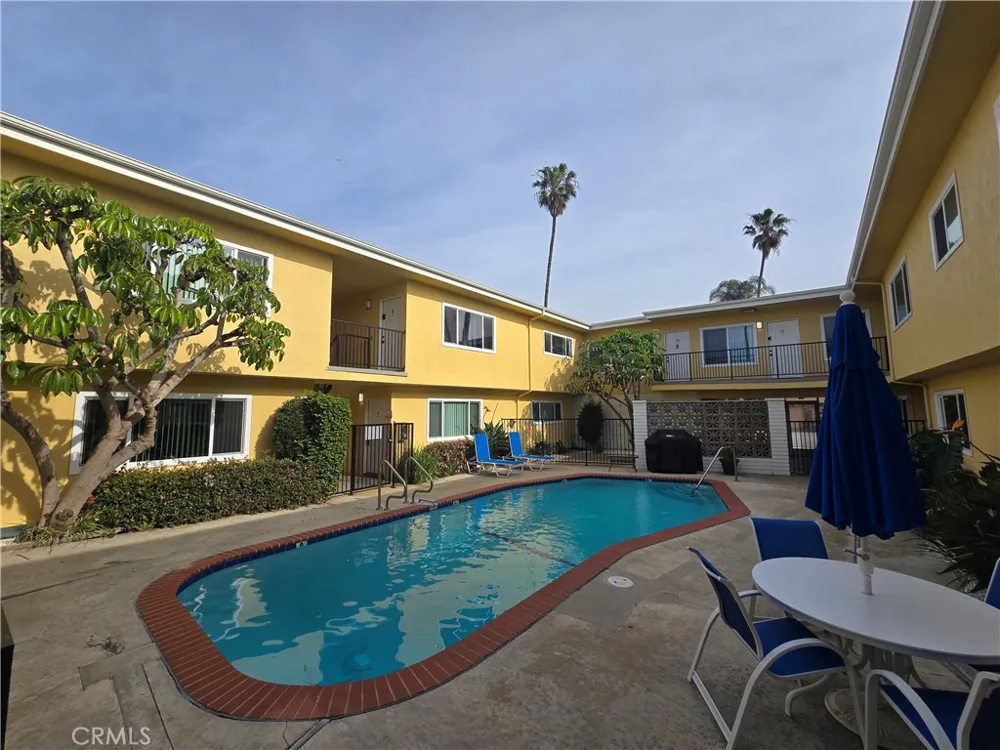 219 15th Street #5 Huntington Beach, CA 92648