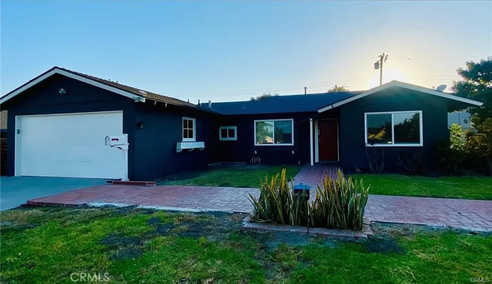 16131 Warren Lane Huntington Beach, CA 92649