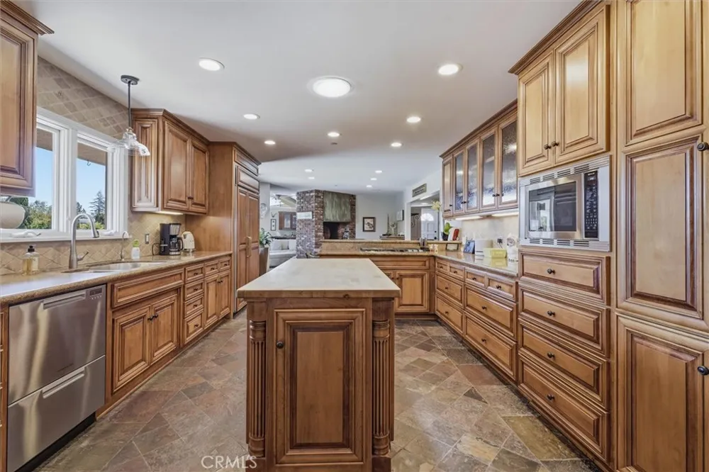 2184 Arrowhead Santa Maria, CA 93455